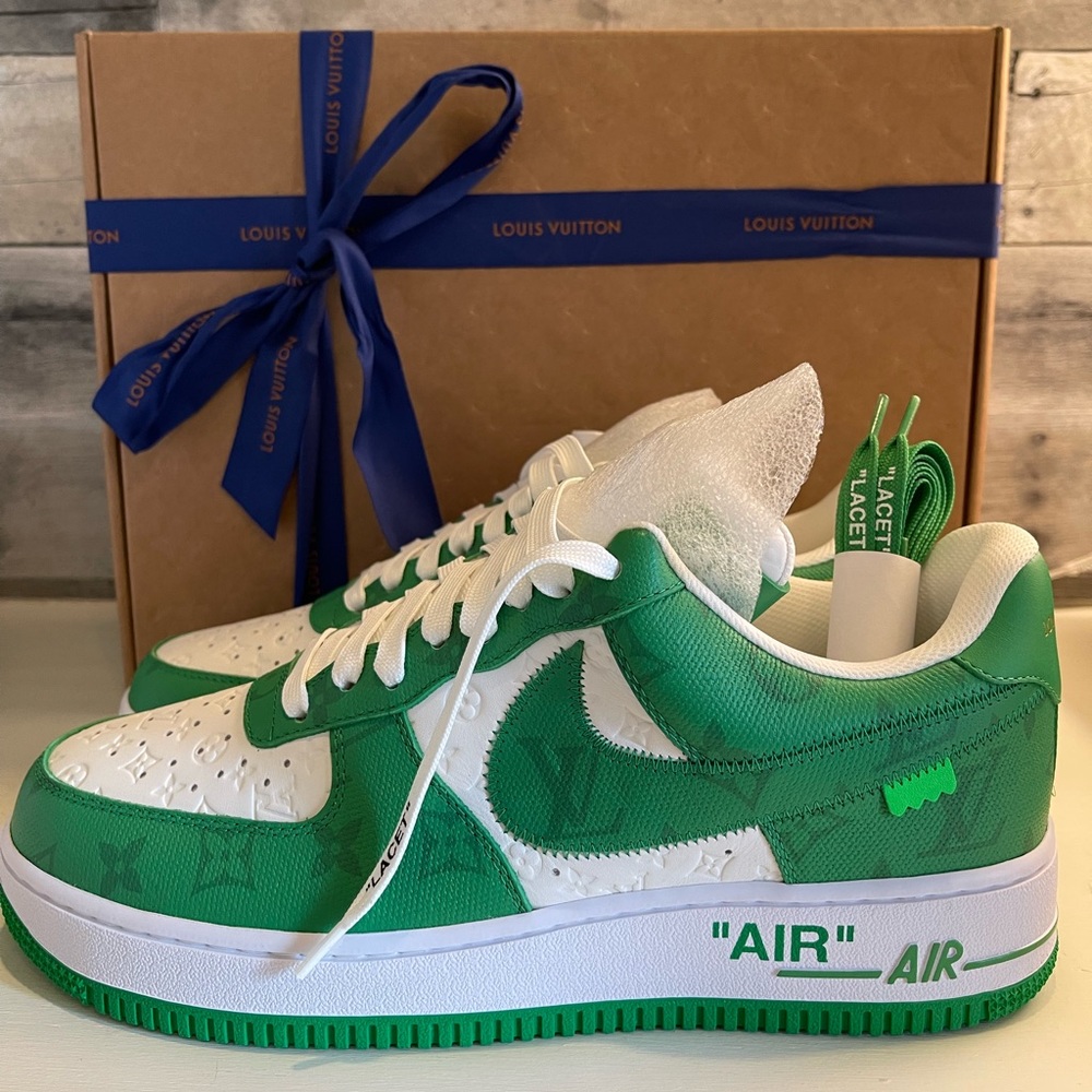 💚New!! Extremely RARE Louis Vuitton x Nike Air Forces! Green men’s size 9💚